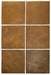 Vista cenital de azulejos de pared cerámicos Zellij Dorado Cuadrado 13,2 × 13,2 cm de estilo marroquí, destacando tonos dorados cálidos con variación natural, un acabado brillante suavemente texturizado y bordes ligeramente irregulares para un aspecto artesanal auténtico.