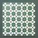 Conjunto de azulejos cerámicos de estilo marroquí Agraba Verde 20x20 cm mostrando un patrón geométrico de estrellas repetido en verdes intensos y blanco, presentados sobre fondo verde oscuro para resaltar el diseño detallado.